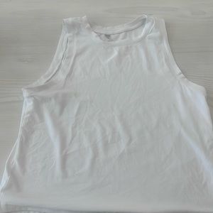Loose fit crew neck beyond yoga tank. pristine condition